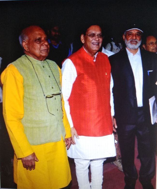 गाँधी जयंती के अवसर पर 2 अक्टूबर को SSM’D 2017 के Awardee पद्मभूषण डा. बिन्देश्वर पाठक जी को विशिष्ट कर्मवीर episode में श्रीमान् अमिताभ बच्चन जी के साथ telecast किया जायेगा